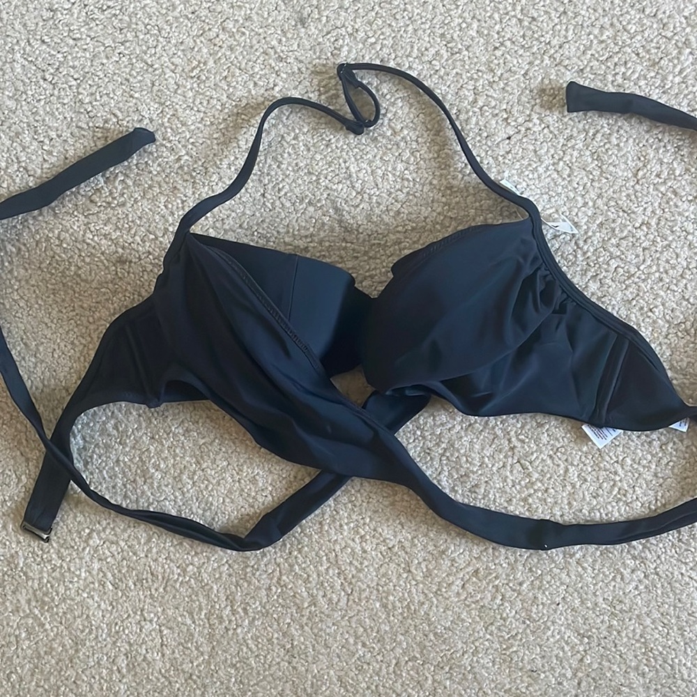 Old Navy NWT Women’s Bathing Suit Bikini Top, Size Medium, Black